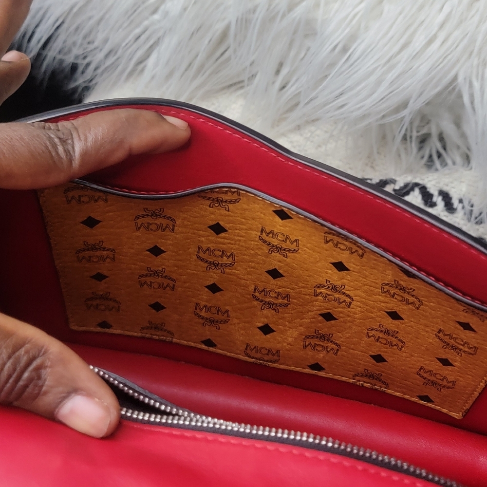 Beautiful pre-owned authentic MCM - Picture 6 of 16